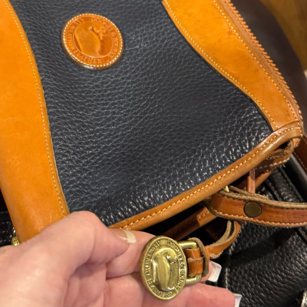 ✨ Dooney & Burke Vintage Dark Green & Tan Leather Shoulder Bag. Good Preloved ✨ - Picture 7 of 8